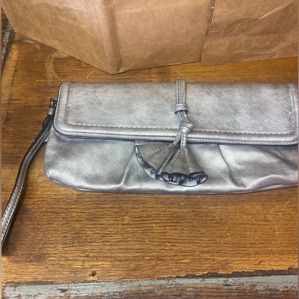 Vintage vera wang folded metallic lined silver clutch handbag purse with tassel
